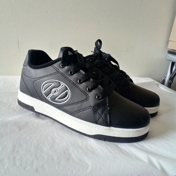 Heelys HES10449 Black Wheel Skate Shoes Lace Up Low Top Round Toe Size 6 - Picture 1 of 10